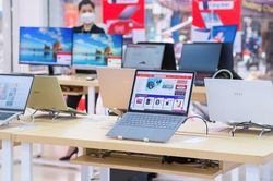 Các đại lý giảm giá sâu nhiều mẫu laptop thời điểm đầu năm