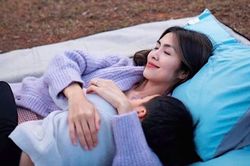 Quý tử nhà Hà Tăng khiến mẹ tan chảy với hành động đầy ngọt ngào