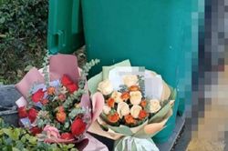 'Số phận hẩm hiu' của những bó hoa hậu Valentine: Đẹp đến mấy cũng nằm trong thùng rác mà thôi!