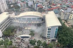 Hà Nội: Cháy trường tiểu học Yên Hòa giữa trưa, học sinh tháo chạy