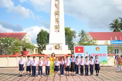 Kết nạp Đội cho 90 nhi đồng tại địa chỉ đỏ