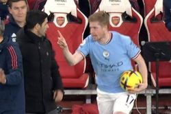 De Bruyne nổi cáu, chỉ mặt HLV Arteta