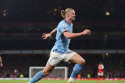 Man City đòi lại ngôi đầu bảng từ Arsenal, cuộc đua vô địch Ngoại hạng Anh đổi chiều