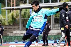 Đối thủ của Công Phượng trận ra mắt Yokohama: Từng được Wenger dẫn dắt và sang Việt Nam