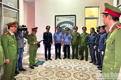 Bắt Giám đốc và 2 Phó Giám đốc Trung tâm đăng kiểm Thừa Thiên Huế