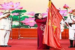 Quyền Chủ tịch nước Võ Thị Ánh Xuân trao danh hiệu Anh hùng cho lực lượng Cảnh vệ