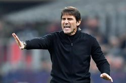 HLV Conte lại phải tạm dừng dẫn dắt Tottenham