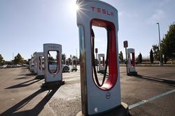 Tesla sẽ chia sẻ mạng lưới sạc tại Mỹ cho các đối thủ cạnh tranh