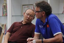 Vừa làm HLV tuyển Việt Nam, Philippe Troussier phá luôn ba kỷ lục của ông Park