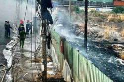 Đồng Nai: Hàng trăm hộ mất điện vì dân đốt cỏ ảnh hưởng đường dây hạ thế