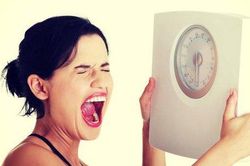 Thói quen quyết định cân nặng! Người có 7 thói quen này dù ăn ít vẫn béo!