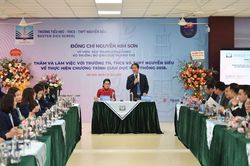 Bộ trưởng Nguyễn Kim Sơn lắng nghe chia sẻ về chương trình mới