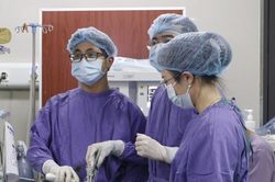 Đi khám vì nuốt vướng, cô gái bất ngờ với kết quả ung thư