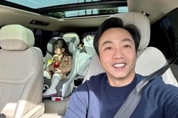 Ái nữ nhà Cường Đô La lên đồ cực chất, vui vẻ trong ngày đầu đến trường