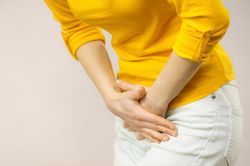 Đi tân trang vùng kín, người phụ nữ trẻ tuổi gặp biến chứng