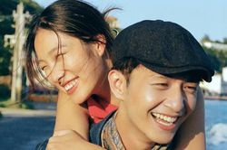 Phụ nữ có nên mong đợi đàn ông mở cửa xe cho mình?