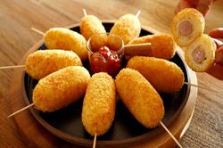 Mẹo làm hotdog từ cơm nguội siêu dễ