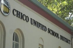 Học khu bị kiện vì bí mật chuyển đổi giới tính của học sinh