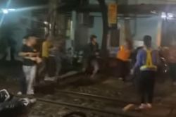 Nhân viên gác chắn tàu bị nhóm người hành hung
