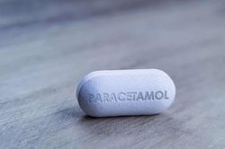 Cấp cứu người đàn ông uống Paracetamol liên tục 3 ngày để giảm đau đầu