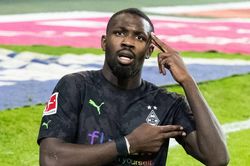 Man United sở hữu tiền đạo của Monchengladbach giá… 0 đồng?