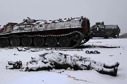 Nga - Ukraine: Những bức ảnh khó quên sau 1 năm bùng nổ giao tranh