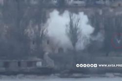 Trúng tên lửa chống tăng của Nga, lính Ukraine văng ra ngoài cửa sổ 30m