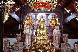 Độc đáo tượng cổ của ngôi chùa vùng rốn lũ