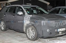 Kia Sorento 2024 nâng cấp lộ diện, cabin tái thiết kế