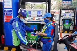 Việt Nam chi gần 1 tỷ USD cho nhập khẩu xăng dầu trong tháng 1