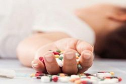 Uống 15 viên Paracetamol chữa đau đầu, thiếu niên nhập viện khẩn cấp