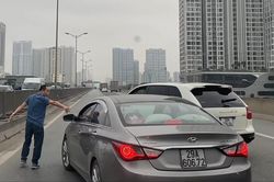 Tài xế Porsche trần tình về đoạn clip nhổ nước bọt vào xe Hyundai