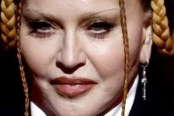 Madonna cuối cùng thừa nhận phẫu thuật thẩm mỹ sau lần xuất hiện không thể nhận ra tại lễ trao giải Grammy