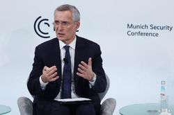 Xung đột Nga-Ukraine: NATO nói không nên đánh giá thấp Moscow, Mỹ đang cố gắng 'giải cơn khát' vũ khí cho Kiev?