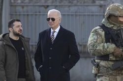 Tổng thống và Ngoại trưởng Mỹ đồng loạt công du để đánh lạc hướng khỏi ông Putin?