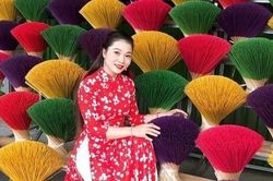 Làng hương Quảng Phú Cầu rực rỡ sắc màu thu hút giới trẻ đến chụp ảnh, quảng bá du lịch