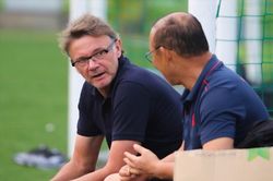 Danh sách tuyển Việt Nam: HLV Troussier chưa loại trò cưng thầy Park