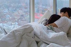 Bác sĩ tiết lộ 3 thời điểm tốt nhất trong ngày cho 'chuyện chăn gối'