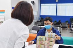 Đường dây nóng phản ánh tình trạng bị ngân hàng ép mua bảo hiểm