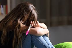 Chuyên gia cảnh báo 4 hệ lụy khi trẻ vị thành niên mang thai ngoài ý muốn