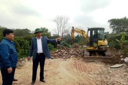 Quận Tây Hồ (Hà Nội) xử lý tình trạng đổ trộm đất, phế thải xuống bãi sông Hồng