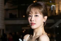 Tin có bầu mới lắng, Hari Won lại 'dậy sóng' netizen, giải thích việc cố tình nói giọng Việt lơ lớ