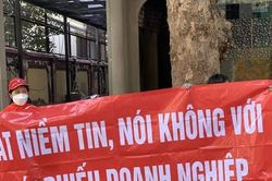Doanh nghiệp đua nhau khất nợ trả tiền trái phiếu: 'Phủi tay' với khách hàng?