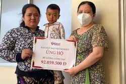 Trao tấm lòng nồng ấm của bạn đọc đến bé Lương Công Đại bị ung thư