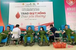 4 cán bộ, chiến sỹ Công an ở Nghi Xuân hiến máu cứu người