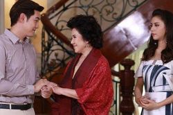Mẹ chồng dẫn 1 người đàn ông lạ mặt về giới thiệu cho con dâu