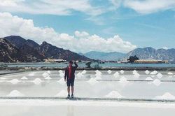 Tỉnh nào ở nước ta có tên gọi nghĩa là 'xóm nghèo làm nghề chài lưới'?