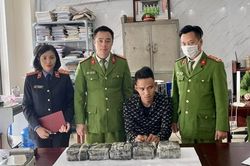 Bóc gỡ đường dây mua bán ma túy, thu giữ 5 kg ma túy đá