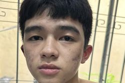 Mang theo súng vào khách sạn để phê ma túy