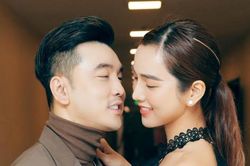 Ưng Hoàng Phúc và bà xã Kim Cương: 10 năm bên nhau vẫn nhìn với đôi mắt tình si